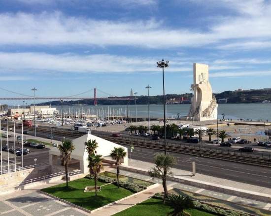 Centro Cultural de Belém, Lisboa - Portugal - vista para monumento